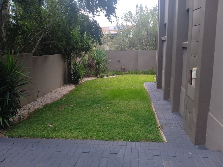 To Let 5 Bedroom Property for Rent in Xanadu North West